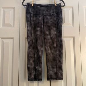 Old Navy 3/4 length women’s leggings size medium